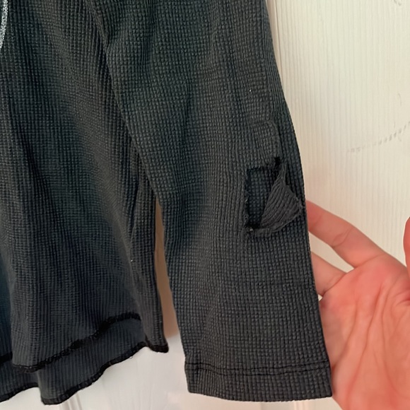 Daydreamer LA Ramones Crest Notch Neck Thermal Tee Size Medium - Picture 4 of 8